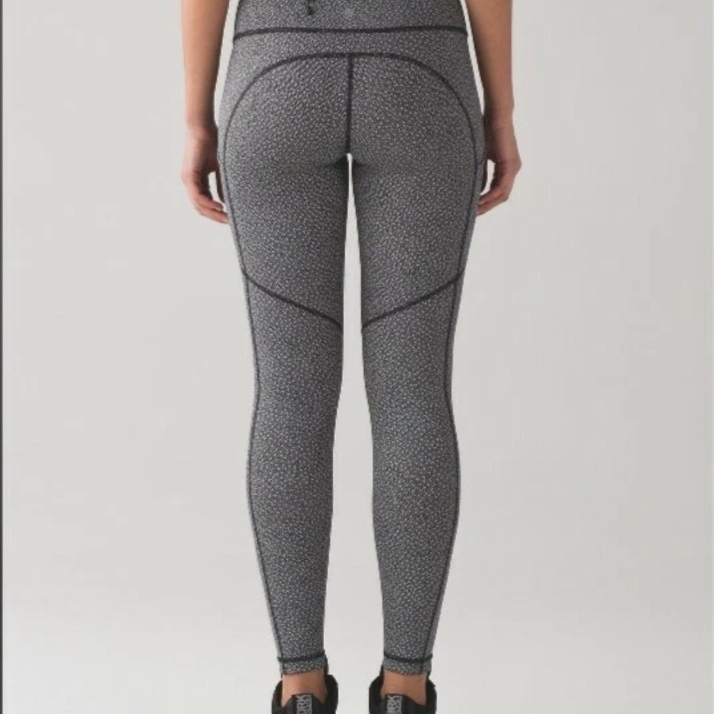 NWT Lululemon Speed Tight V Frozen Fizz Reflective Run Leggings size 8 RARE